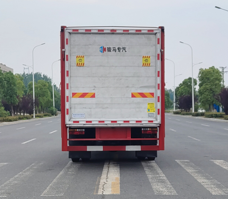 權(quán)駿牌JJJ5140CCQCGC型畜禽運(yùn)輸車